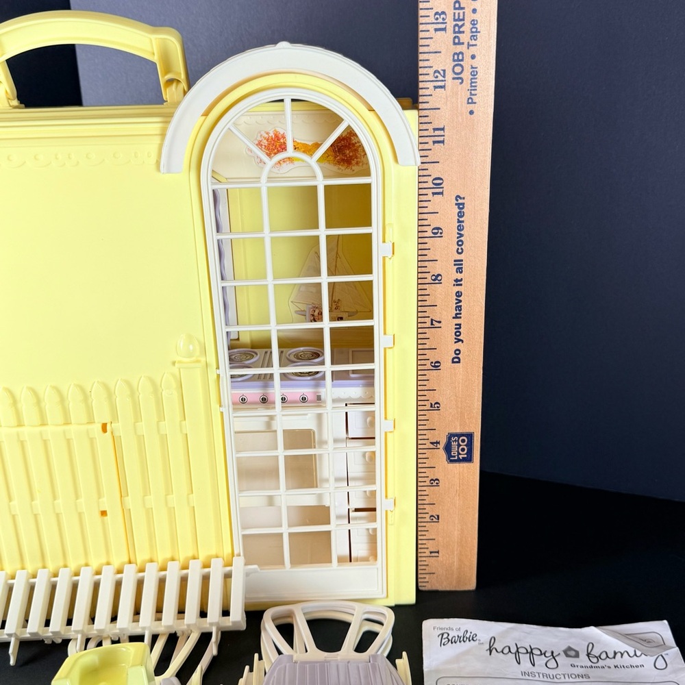 Vintage Barbie Happy Family Grandmas Kitchen Portable Play set 1998 W/5 Chairs - Picture 14 of 16